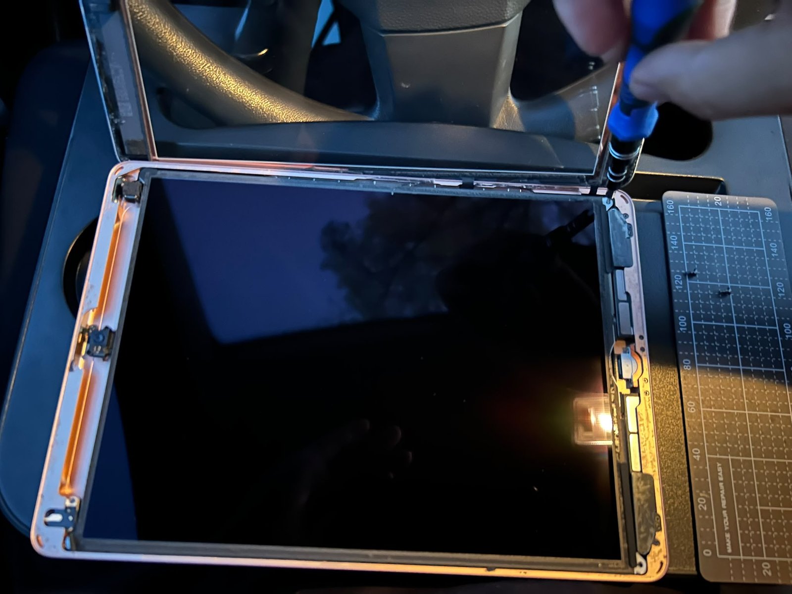 iPad bei einer Displayreparatur im mobilen Reparaturservice von HB Tech
